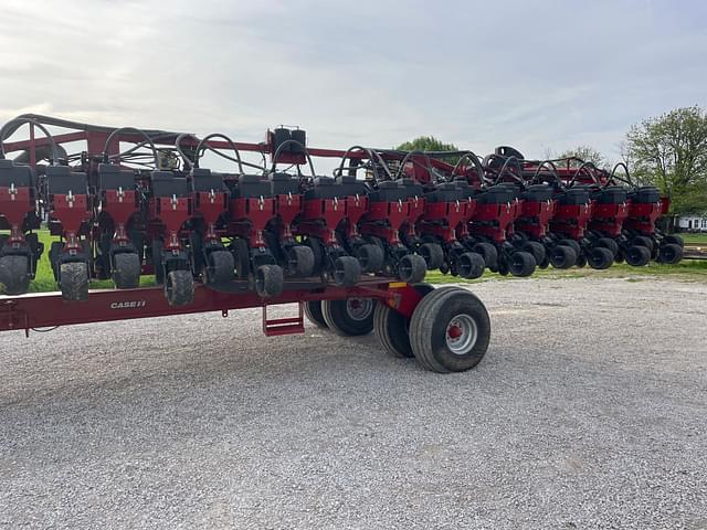Image of Case IH 1240 equipment image 4
