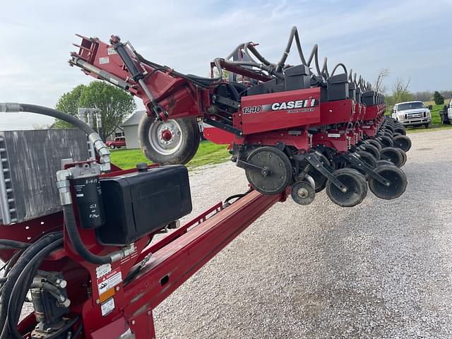 Image of Case IH 1240 equipment image 2