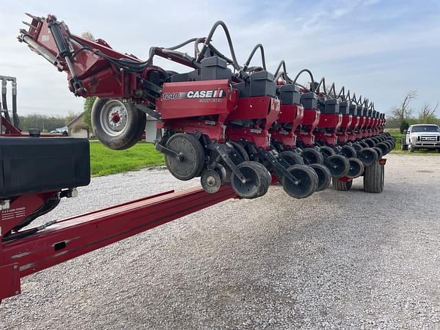 Image of Case IH 1240 equipment image 3