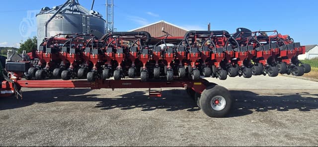 Image of Case IH 1240 equipment image 1