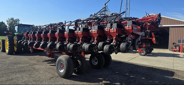 Image of Case IH 1240 equipment image 2