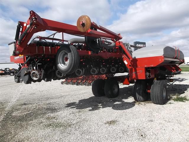 Image of Case IH 1240 equipment image 3