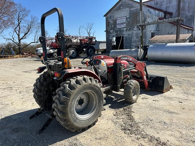 Image of Case IH Farmall 30B equipment image 2