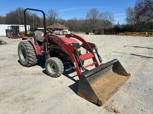 Image of Case IH Farmall 30B equipment image 1