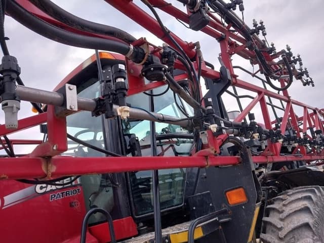 Image of Case IH 3230 Patriot equipment image 2