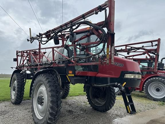 Image of Case IH 3230 equipment image 2