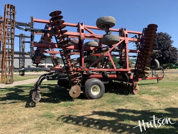 Image of Case IH 330 equipment image 2