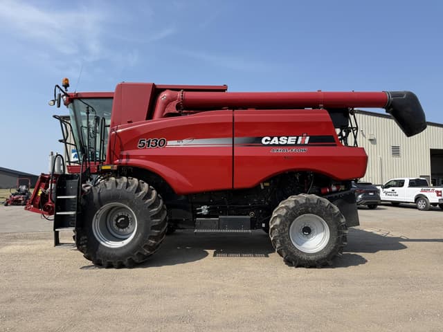 Image of Case IH 5130 equipment image 2