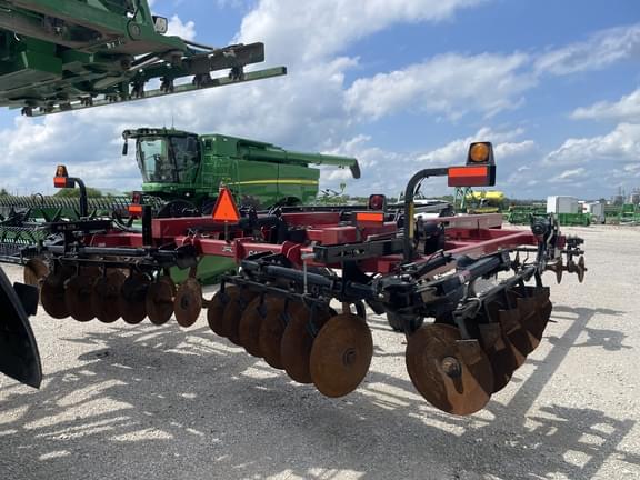 Image of Case IH 690 equipment image 4