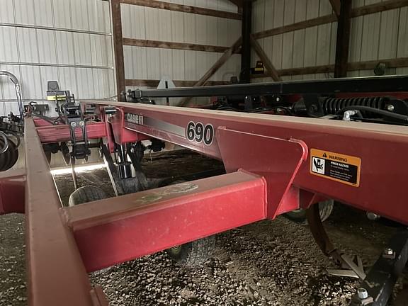 Image of Case IH 690 equipment image 3