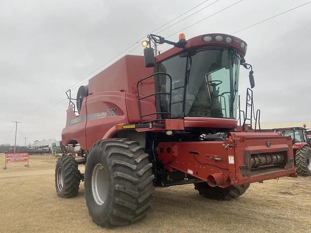 Image of Case IH 7120 equipment image 2