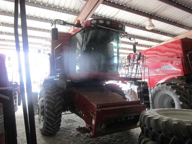 Image of Case IH 8120 equipment image 2