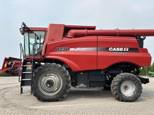 Image of Case IH 8230 equipment image 2