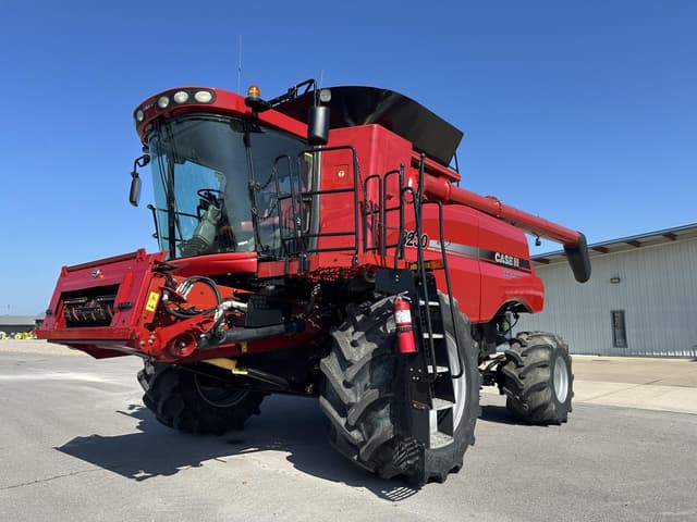 Image of Case IH 8230 equipment image 2