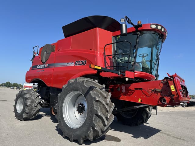 Image of Case IH 8230 equipment image 3