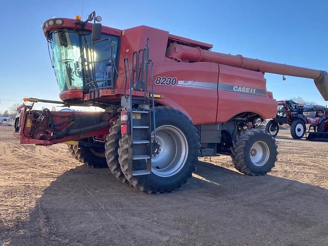 Image of Case IH 8230 equipment image 1