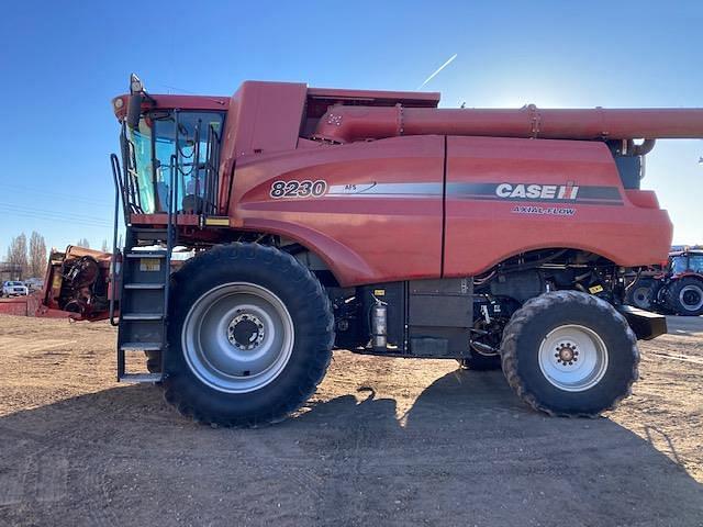 Image of Case IH 8230 equipment image 2