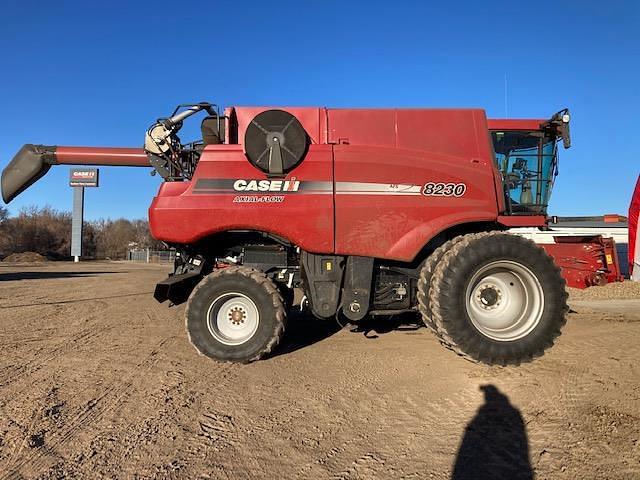 Image of Case IH 8230 equipment image 3