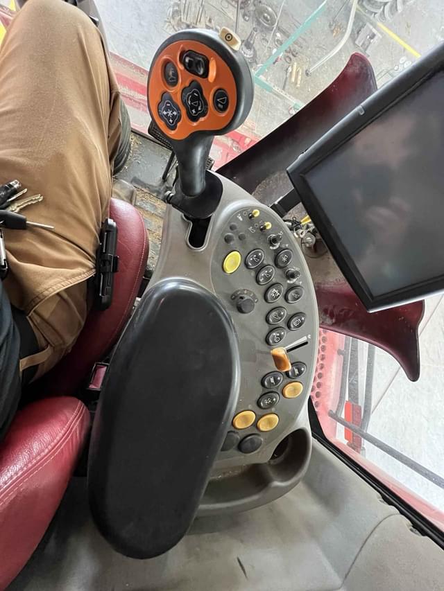 Image of Case IH 8230 equipment image 2