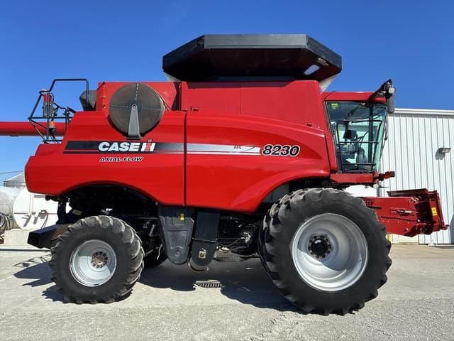Image of Case IH 8230 equipment image 3