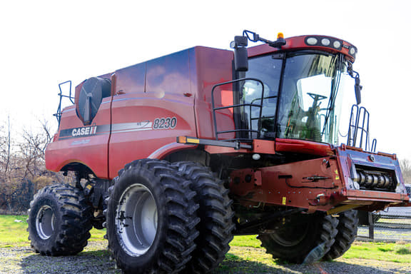 Image of Case IH 8230 equipment image 2