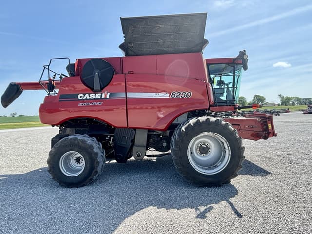 Image of Case IH 8230 equipment image 2