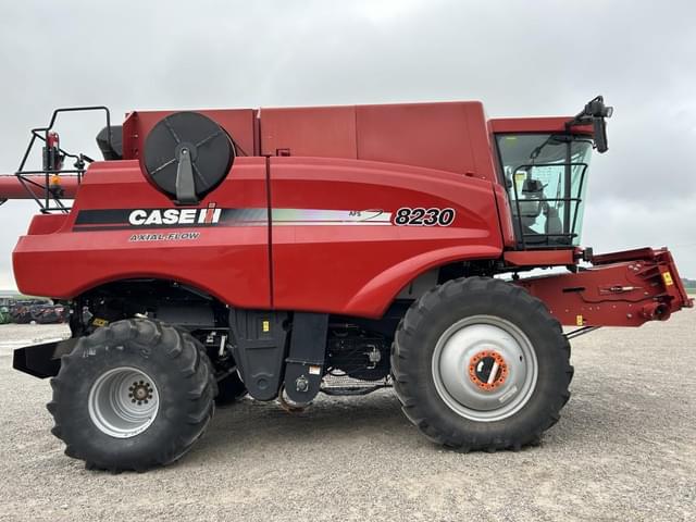 Image of Case IH 8230 equipment image 3