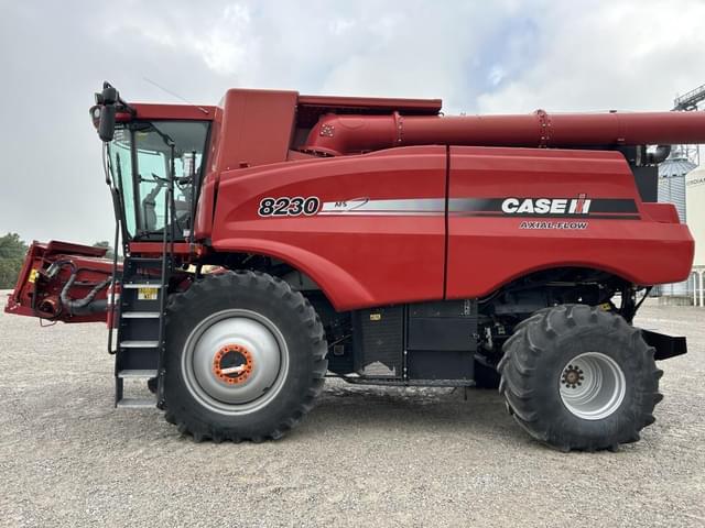 Image of Case IH 8230 equipment image 2