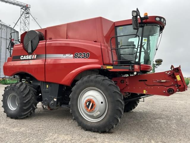 Image of Case IH 8230 equipment image 1