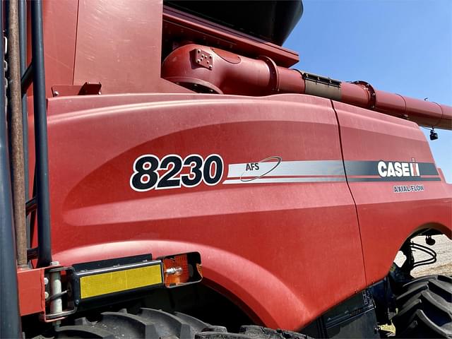 Image of Case IH 8230 equipment image 2