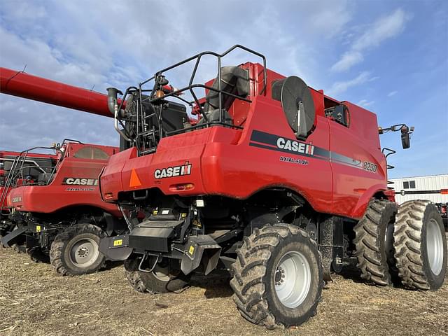 Image of Case IH 8230 equipment image 2