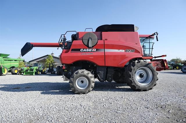 Image of Case IH 8230 equipment image 1