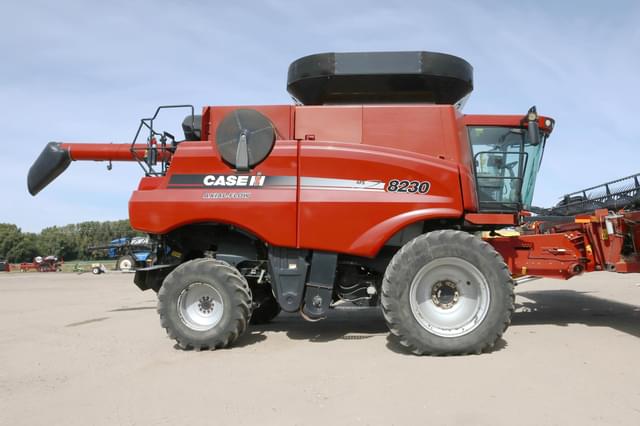 Image of Case IH 8230 equipment image 1