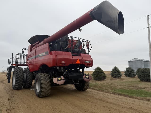 Image of Case IH 8230 equipment image 2