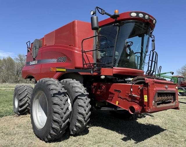 Image of Case IH 8230 equipment image 2