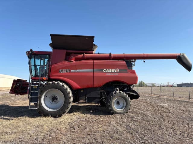 Image of Case IH 8230 equipment image 1