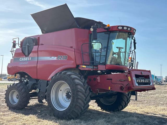 Image of Case IH 8230 equipment image 1