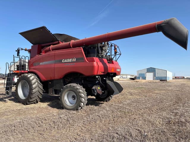 Image of Case IH 8230 equipment image 2