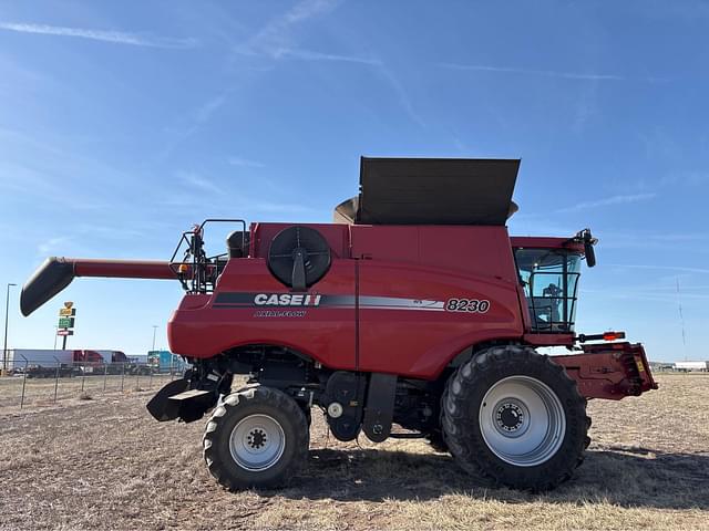 Image of Case IH 8230 equipment image 1