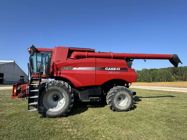 Image of Case IH 8230 equipment image 1