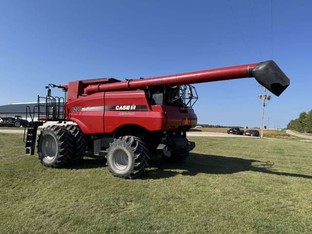 Image of Case IH 8230 equipment image 2