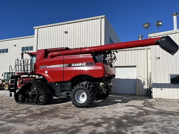 Image of Case IH 8230 equipment image 2