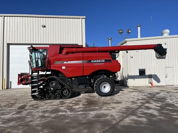 Image of Case IH 8230 equipment image 3