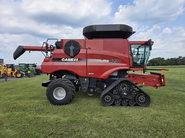 Image of Case IH 8230 equipment image 4