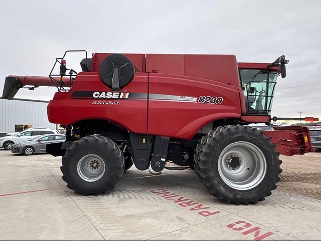 Image of Case IH 8230 equipment image 3