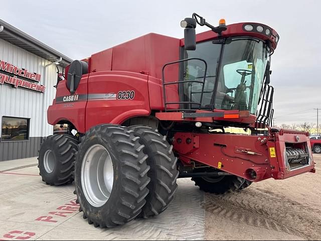 Image of Case IH 8230 equipment image 2