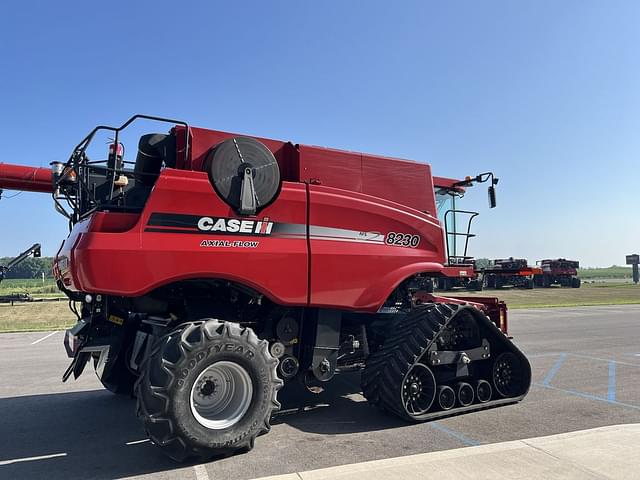 Image of Case IH 8230 equipment image 1