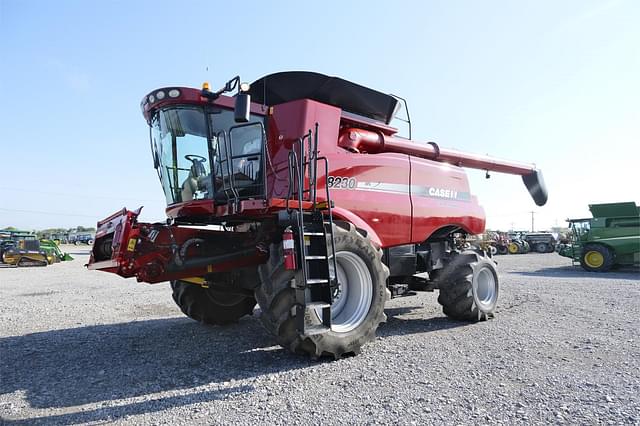 Image of Case IH 8230 equipment image 2