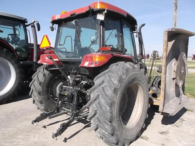 Image of Case IH Farmall 105U equipment image 3