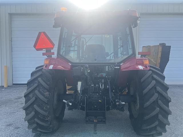 Image of Case IH Farmall 105U equipment image 3